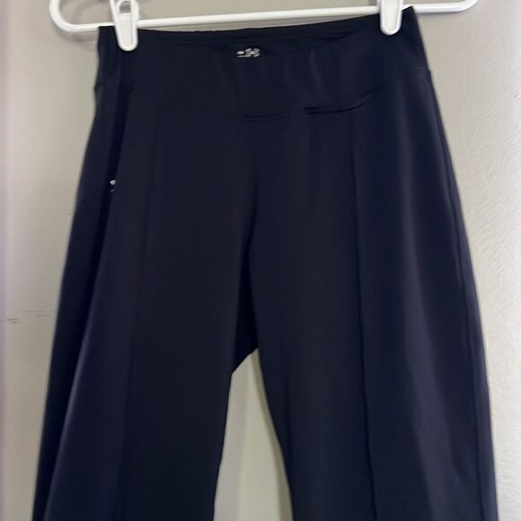 Under Armour small Capri length, athletic leggings - Picture 6 of 6